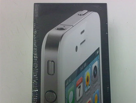 iPhone 4 trắng được bán sớm ở Anh ảnh 2