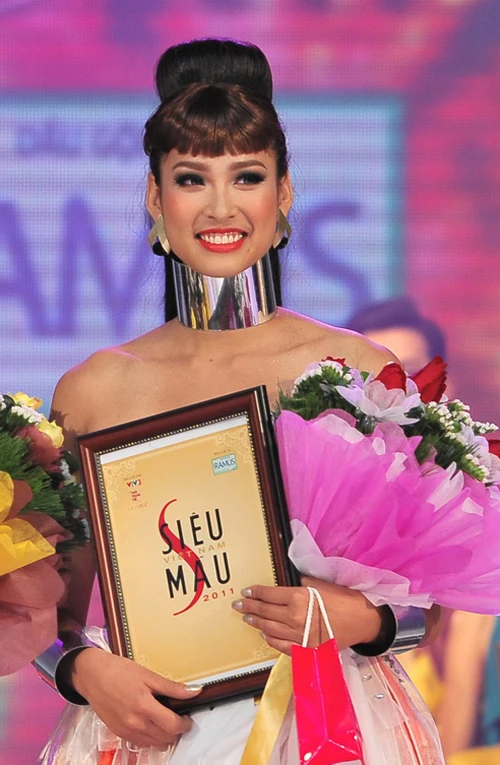 Người đẹp dính scandal ngay sau đăng quang ảnh 4