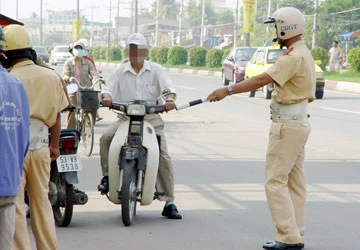 Hãy nghĩ đến nạn cướp mạo danh CSGT ảnh 1