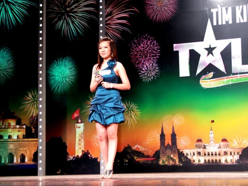 Cô bé 15 tuổi hát Tình mẹ bị “ném đá” tơi tả ảnh 1