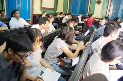 Trực tiếp phiên xử Hoàng Khương- phần 3: Hoàng Khương bị xử 4 năm tù giam ảnh 5 Trực tiếp phiên xử Hoàng Khương- phần 3: Hoàng Khương bị xử 4 năm tù giam ảnh 5