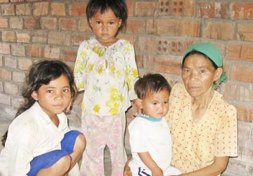 Những đứa trẻ bơ vơ vì luật tục ảnh 2