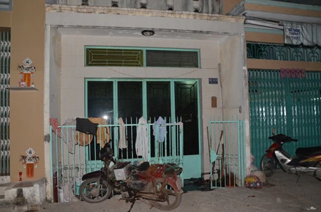 Chồng tạt can axít 5 lít vào người vợ ảnh 1