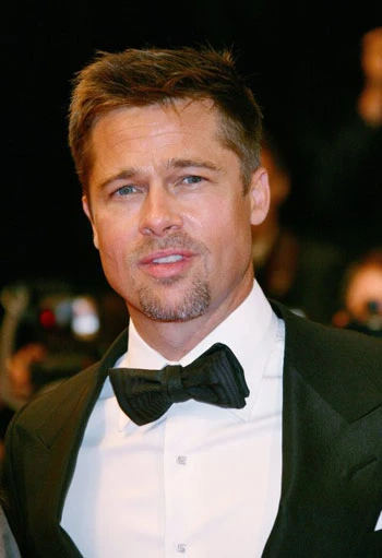 Brad Pitt xếp thứ hai trong danh sách và cũng là người được tận hưởng những nụ hôn ngọt ngào của Angie. Ảnh: Pittwatch. Brad Pitt xếp thứ hai trong danh sách và cũng là người được tận hưởng những nụ hôn ngọt ngào của Angie. Ảnh: Pittwatch.