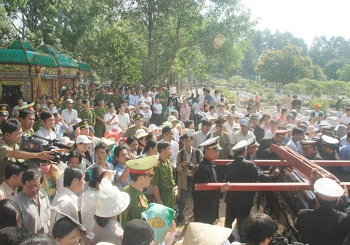 Đại bàng đã về với đất thép ảnh 4