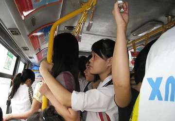 Những nẻo tình trên... xe buýt ảnh 1