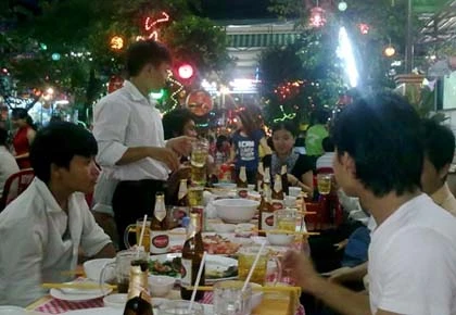 Hàng quán hốt bạc dịp Tết Dương lịch ảnh 1