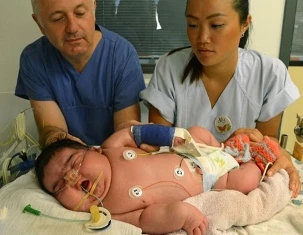 Sinh thường được bé gái nặng hơn 6 kg ảnh 1