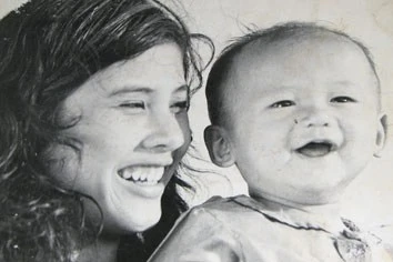 Em bé trong “Cánh đồng hoang” giờ thành tỷ phú ảnh 1