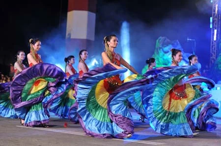 Đêm hội Carnaval Hạ Long rực rỡ sắc màu ảnh 5