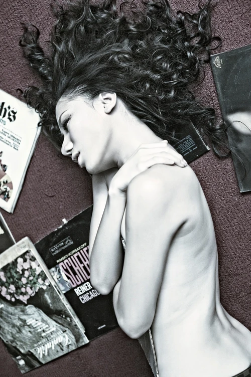 Chung Thục Quyên khoe vẻ gợi cảm ảnh 1