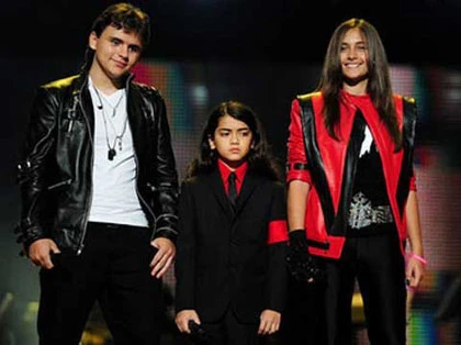 Con Michael Jackson phải sống bằng trợ cấp ảnh 2