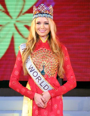 Đương kim Hoa hậu Thế giới đón giao thừa tại Việt Nam.