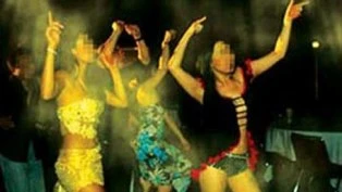 Những “gói” ký ức của một gái nhảy ảnh 1