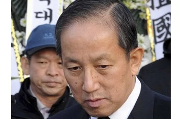 Bộ trưởng Quốc phòng Hàn từ chức vì vụ nã pháo ảnh 1