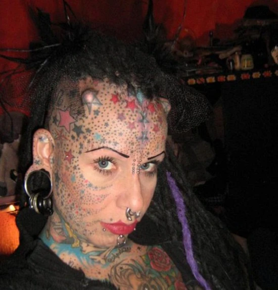 Hình ảnh của "nữ ma cà rồng" ảnh 2