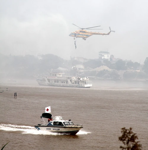 Diễn tập chống khủng bố trên sông Hồng ảnh 5