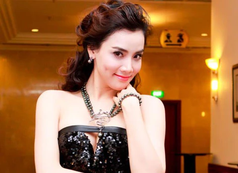 Trang Nhung nhận cátxê nửa tỷ đồng sau scandal ảnh 1