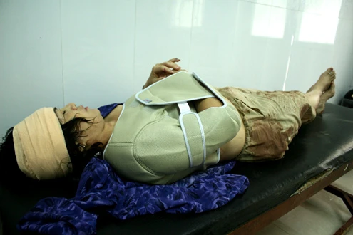 Bị chồng bạo hành, người phụ nữ nhảy lầu ảnh 1