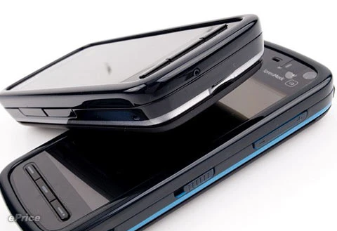 Máy tích hợp kết nối Wi-Fi, GPS và chương trình nghe nhạc hay.