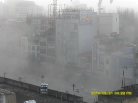 Hà Nội chìm trong cơn lốc bụi ảnh 2