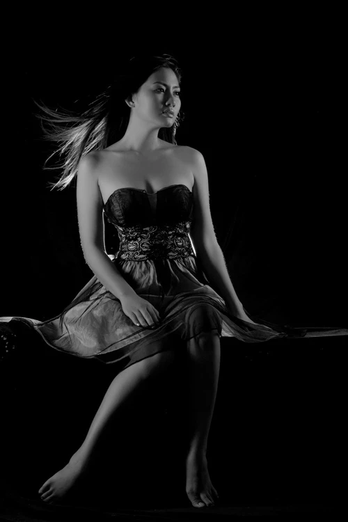 Ngọc Lan gợi cảm với đầm xẻ sâu ảnh 9