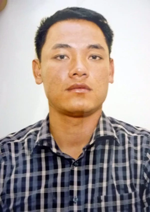 Cựu cảnh sát lừa 3 nữ sinh từng bị tố cáo hiếp dâm ảnh 1