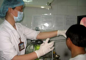 Đi bơi mùa hè, nhiều người nhập viện vì viêm tai ảnh 1