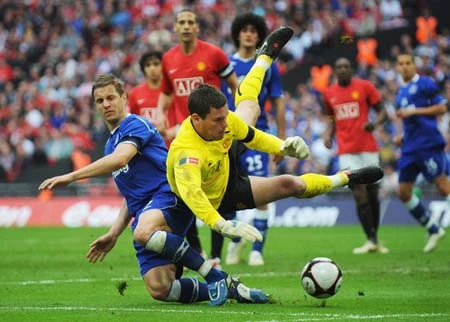 Van der Sar: "Chelsea đã gặp nhiều may mắn" ảnh 2