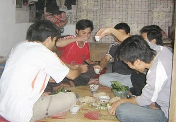 Sinh viên nhậu thả cửa…đón Xuân ảnh 1