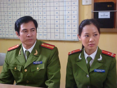 Thu Hiền cùng đồng nghiệp trong một cảnh phim Miền đất hứa