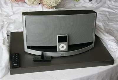 SoundDock 10 có cả dock kết nối qua Bluetooth giá 149 USD. Ảnh: Dvice.