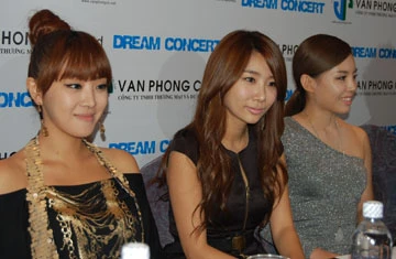 3 cô gái trong nhóm nhạc nữ Brown Eyes Girls. Ảnh: H.VI