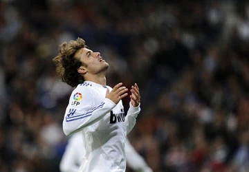 Real sẵn sàng bán Sergio Canales ảnh 1