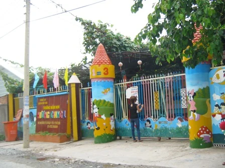 Hiệu trưởng trường mầm non chửi bới, vây giữ phóng viên ảnh 1