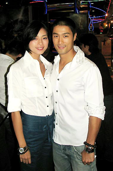 Johnny Trí Nguyễn đồng hành cùng Ngô Thanh Vân trong công tác từ thiện. Ảnh: K.H.