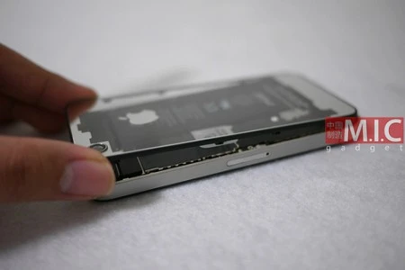 Cận cảnh iPhone 4 có bộ vỏ nhìn "xuyên thấu" ảnh 4 Cận cảnh iPhone 4 có bộ vỏ nhìn "xuyên thấu" ảnh 4