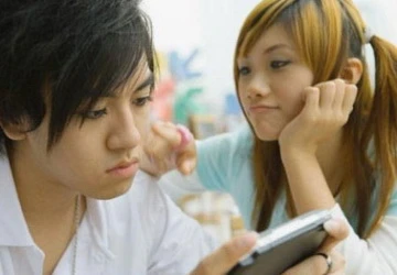 Hậu quả “khó nói” khi con trai… lộ hàng ảnh 1