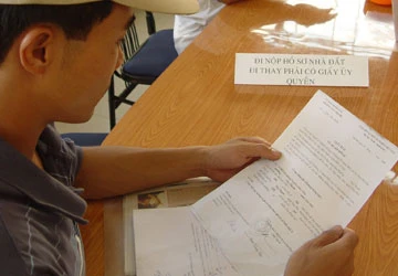 Trăm kiểu hành dân - Bài 3: Cương quyết không ký! ảnh 1