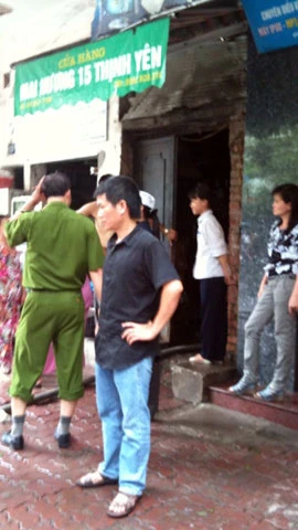 Cháy rụi một kho chứa đồ điện tử ảnh 1