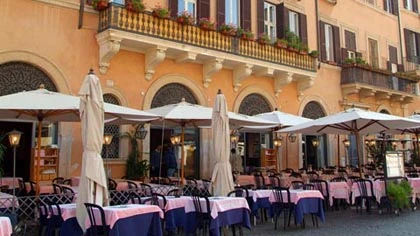 Bỏ lại va li đầy tiền tại quán cà phê ảnh 1