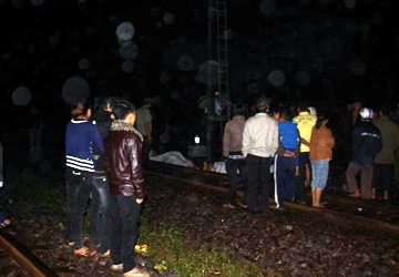 Xuống ga, hai vợ chồng bị tàu tông chết ảnh 1