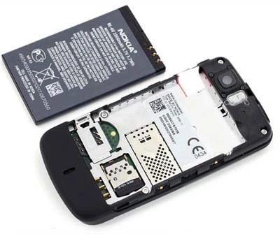 Máy sử dụng pin dung lượng 1000 mAh.