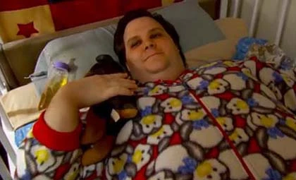 Chàng trai 31 tuổi vẫn đóng bỉm, bú bình, ngậm ti ảnh 2