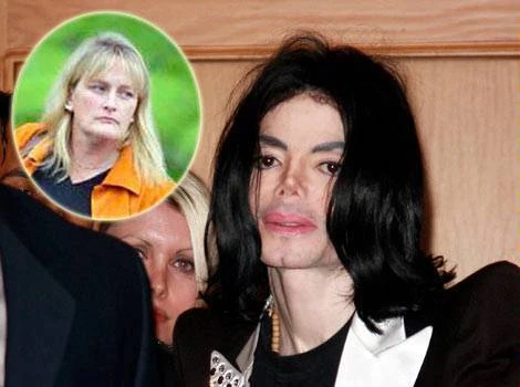 Sau khi Michael Jackson qua đời Debbie Rowe quyết định giành lại quyền nuôi con