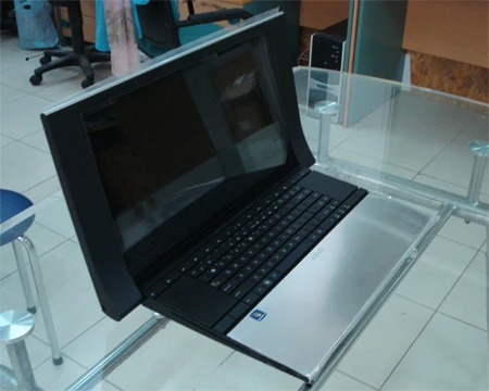 Mở hộp laptop đắt nhất VN giá trên 80 triệu đồng ảnh 1