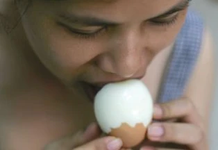 Ăn lòng trắng trừ cơm để giảm cân? ảnh 1