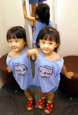 Gặp em bé hát trong lễ khai mạc Olympic Bắc Kinh 2008 ảnh 8