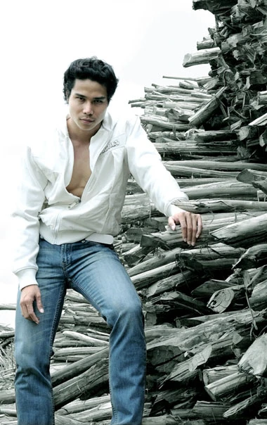 Tiến Đoàn mơ về tổ ấm có cặp vợ chồng công chức, làm lụng chăm chỉ để nuôi hai con ăn học.