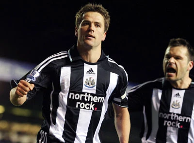 Michael Owen cầu thủ giàu nhất nước Anh năm 2008. Michael Owen cầu thủ giàu nhất nước Anh năm 2008.